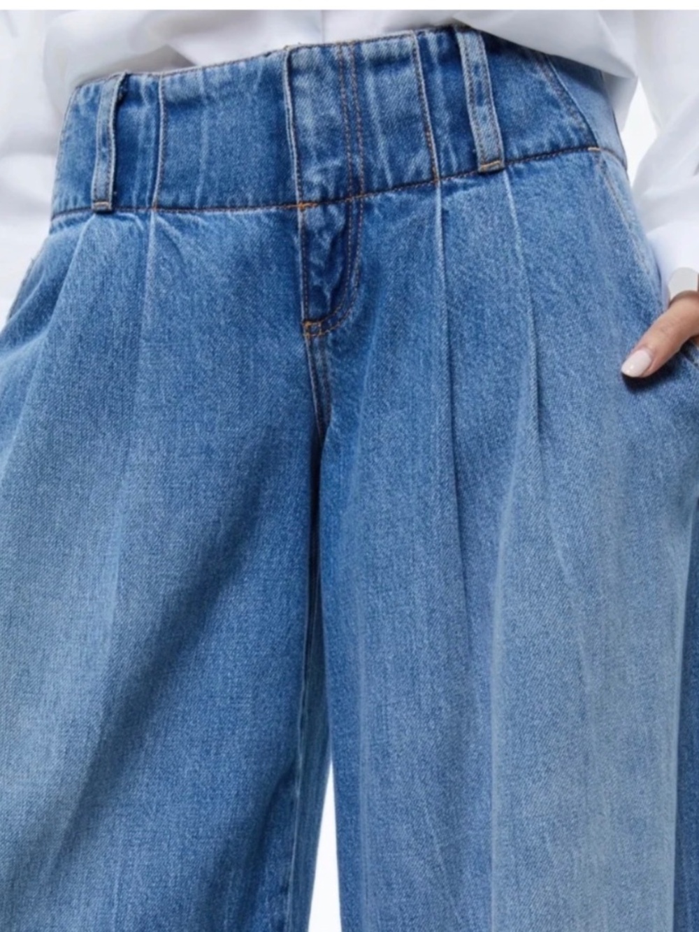 Alice+Olivia wide leg jeans size 25